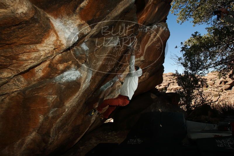 Bouldering in Hueco Tanks on 02/17/2019 with Blue Lizard Climbing and Yoga

Filename: SRM_20190217_1515400.jpg
Aperture: f/8.0
Shutter Speed: 1/250
Body: Canon EOS-1D Mark II
Lens: Canon EF 16-35mm f/2.8 L