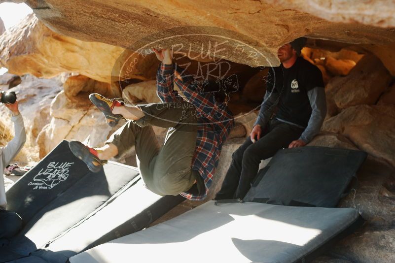 Bouldering in Hueco Tanks on 02/17/2019 with Blue Lizard Climbing and Yoga

Filename: SRM_20190217_1716590.jpg
Aperture: f/4.0
Shutter Speed: 1/250
Body: Canon EOS-1D Mark II
Lens: Canon EF 50mm f/1.8 II