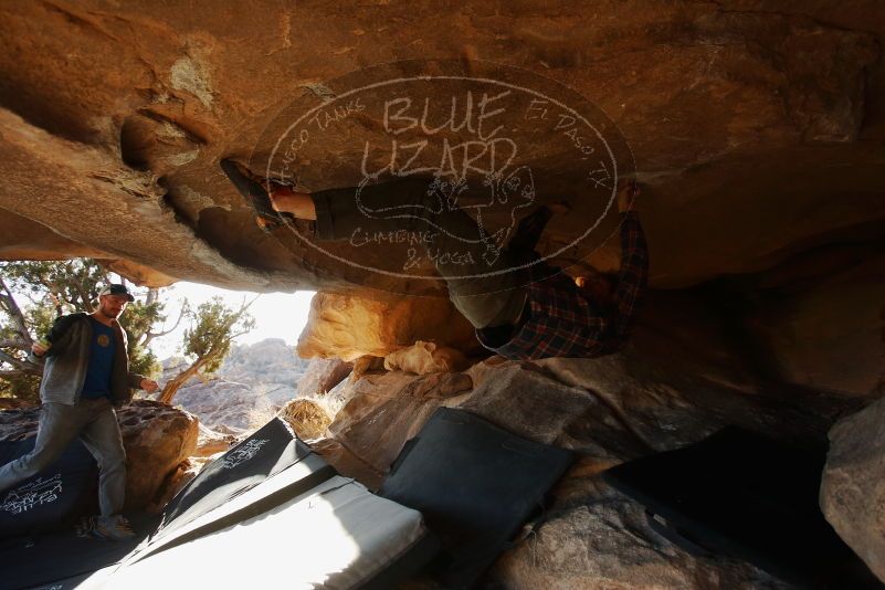 Bouldering in Hueco Tanks on 02/17/2019 with Blue Lizard Climbing and Yoga

Filename: SRM_20190217_1720110.jpg
Aperture: f/4.0
Shutter Speed: 1/320
Body: Canon EOS-1D Mark II
Lens: Canon EF 16-35mm f/2.8 L