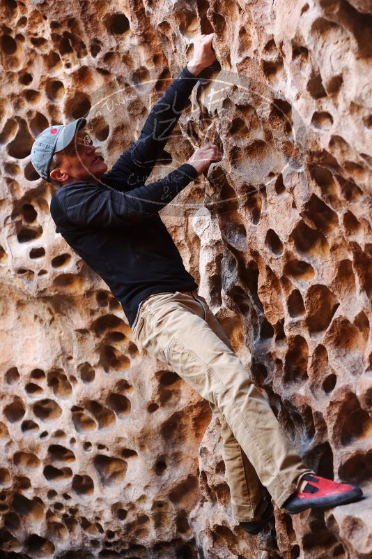 Bouldering in Hueco Tanks on 03/31/2019 with Blue Lizard Climbing and Yoga

Filename: SRM_20190331_1517200.jpg
Aperture: f/3.5
Shutter Speed: 1/100
Body: Canon EOS-1D Mark II
Lens: Canon EF 50mm f/1.8 II